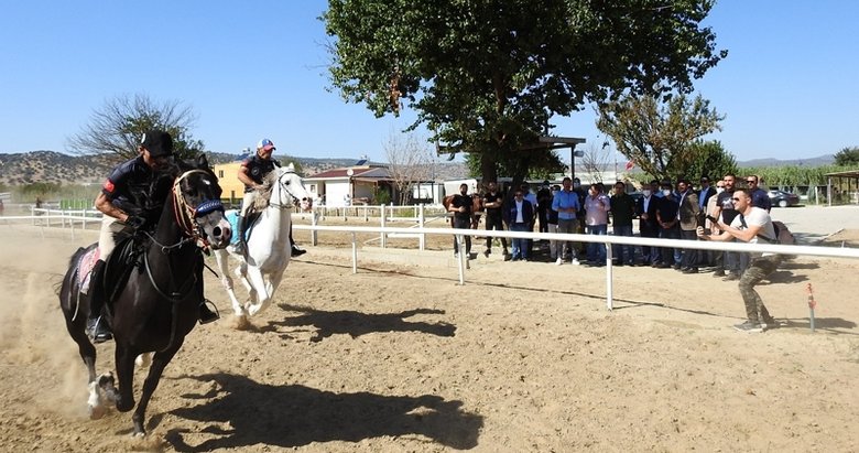 Ege Bölgesi’nin en büyük at binicilik tesisi Manisa’da açıldı