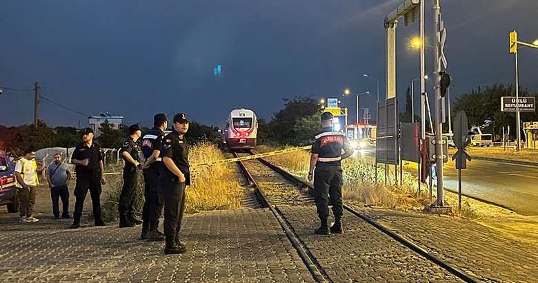 Aydın’da hemzemin geçitte kuzenlere tren çarptı: 1 ölü, 1 yaralı