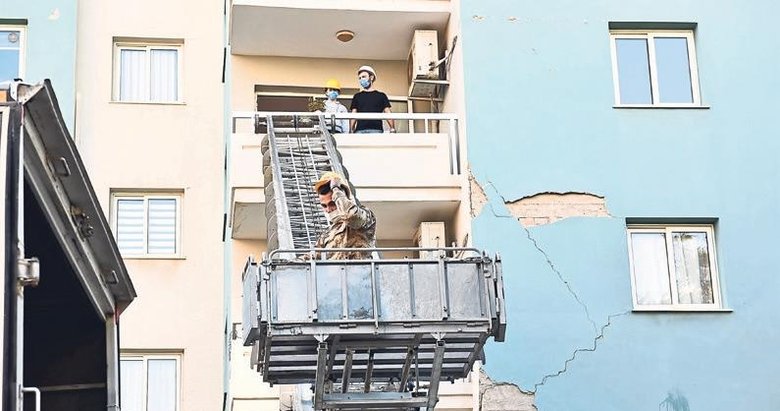 Bayrakli Dan Buyuk Kacis Izmir Haberleri