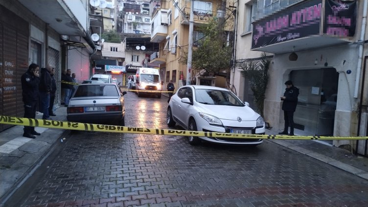 İzmir’de otomobilinde intihar etti