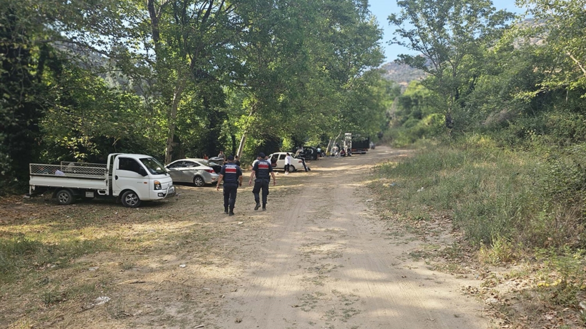 Nazilli'de ormanda ateş yakma yasağına uymayan 18 kişiye idari işlem yapıldı