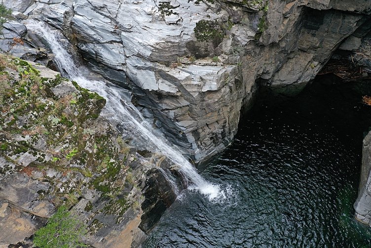 Sislerle kaplanan Kazdağları dronla görüntülendi