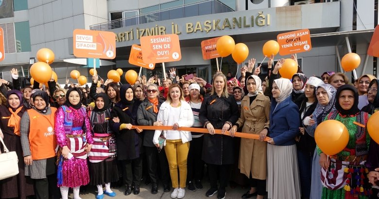 İzmir’de AK Partili kadınlar şiddete karşı yürüdü