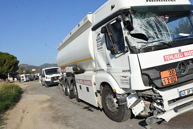 Akaryakıt tankeri ile işçi minibüsü çarpıştı: 11 yaralı