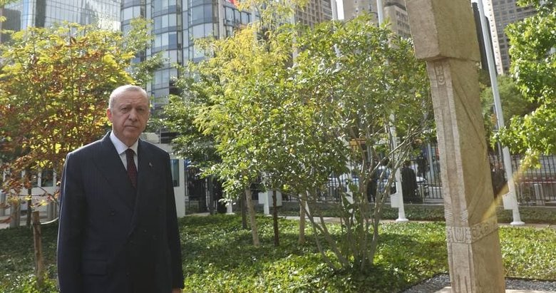 Başkan Erdoğan, Göbeklitepe’deki dikilitaşın replikasını ziyaret etti