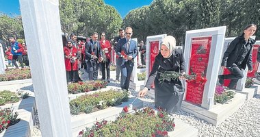 Anzak askerler, Gelibolu’da ‘şafak ayini’ ile anıldı