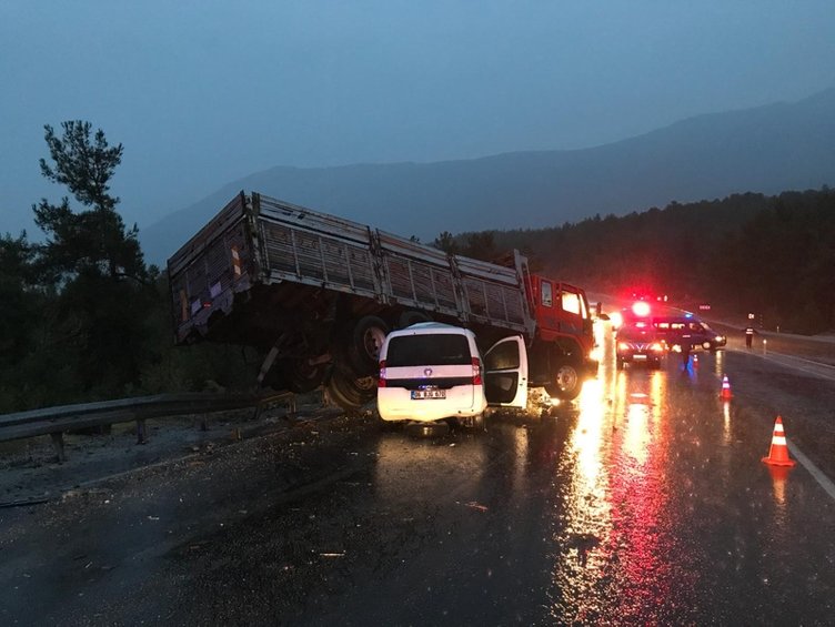 Denizli Pamukkale’de trafik kazası: 1 ölü, 2 yaralı
