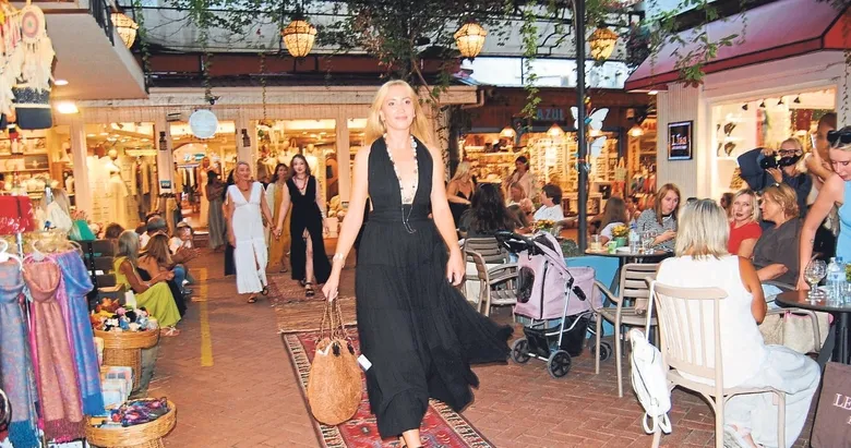 Müşteriler podyumda