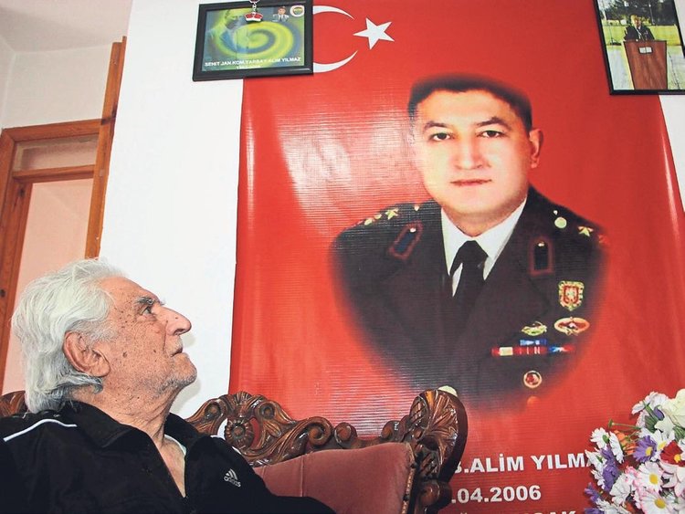 Şehit yarbayın yüreklerinde yaktığı ateş hiç sönmedi