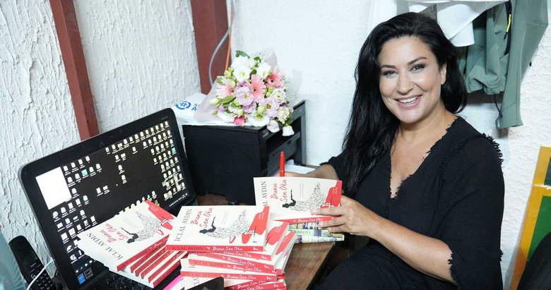 İclal Aydın D&R turnesi kapsamında İzmir’de!