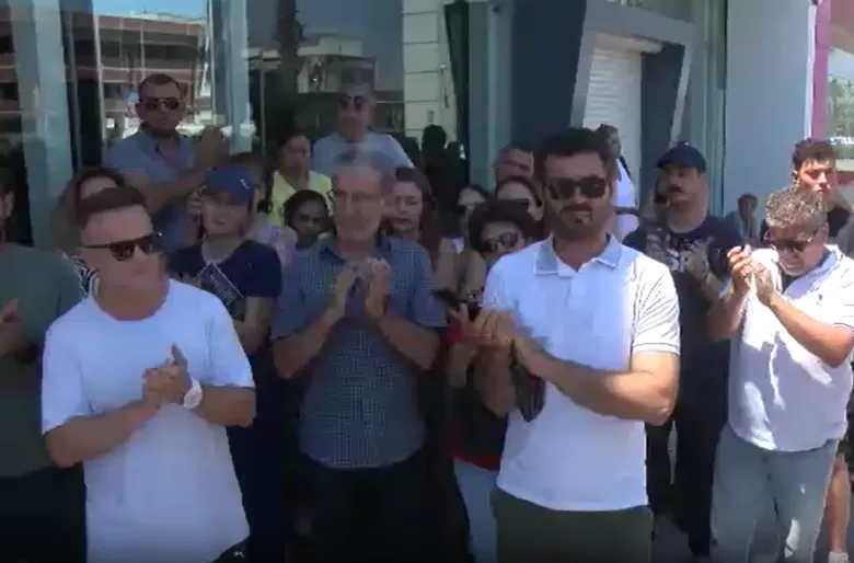 izmirde-konut-magdurlari-sokakta-evlerimizi-alamadik-muhatap-bulamiyoruz-1785081935411.png
