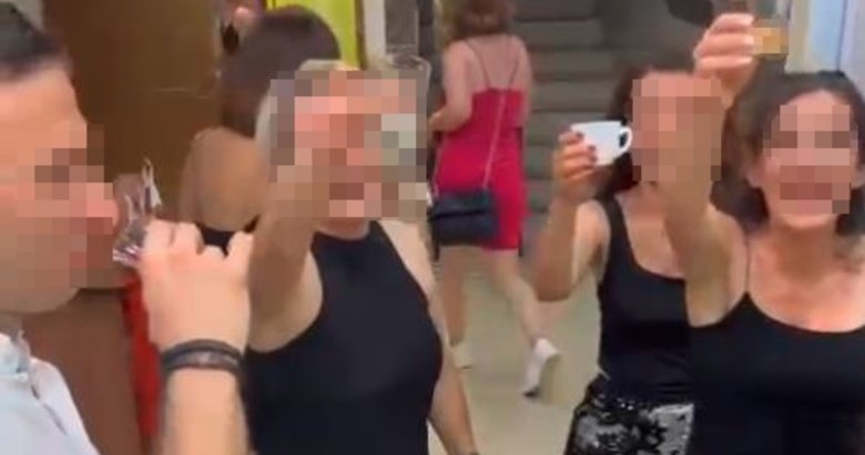 İzmir’de skandal görüntü! Öğretmenler okulda şampanya patlatıp kadeh kaldırdı