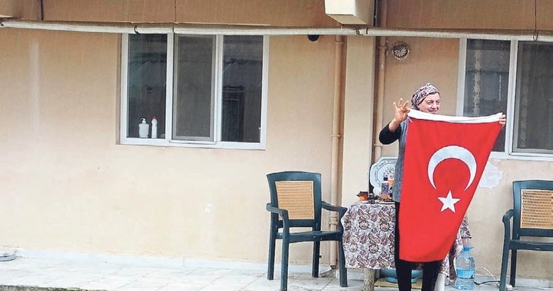 Ayşe teyzenin bayraklı selamı karşılıksız kalmadı
