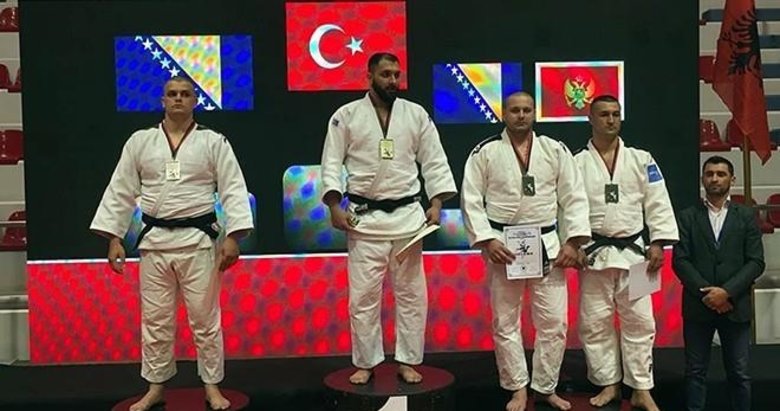 İzmir’in judocuları altınlarla dönüyor!