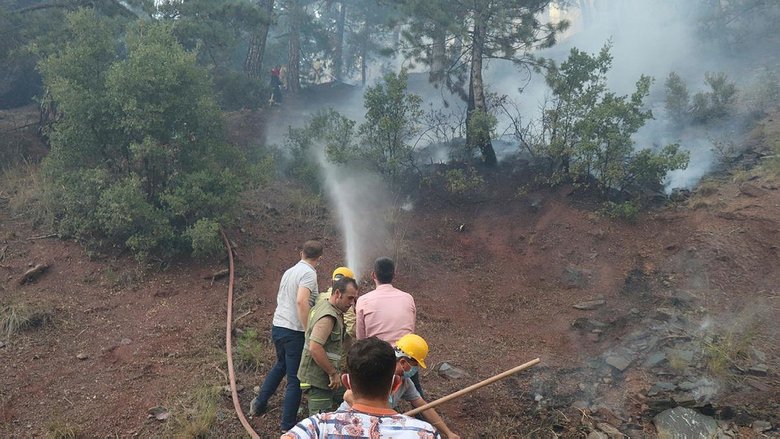 Binlerce Denizlili yangını söndürmek ve orman kahramanları için seferber oldu
