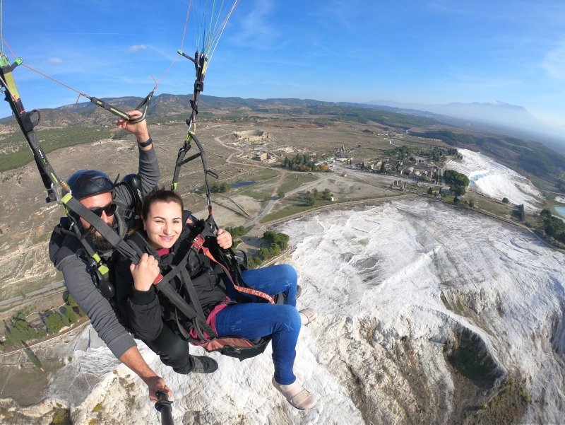 Engelli genç kızın yamaç paraşütü hayali Pamukkale’de gerçek oldu
