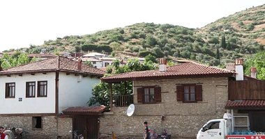 İzmir’deki bu köy tarihe meydan okuyor! ‘Depremlerde hiçbir büyük yıkım yaşamamış’