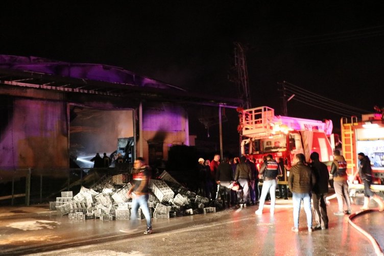 Denizli’de alevli gece! Fabrika kül oldu