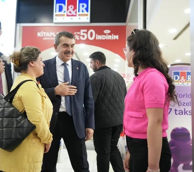 Bakan Tekin’den D&R’a anlamlı ziyaret