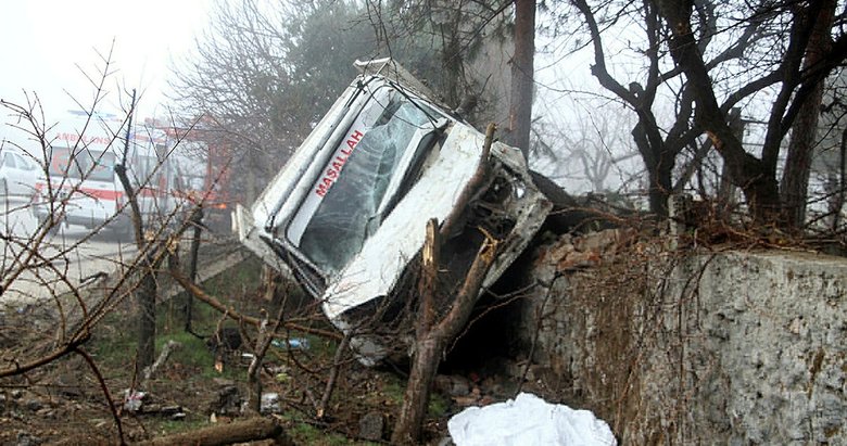 Manisa’da bir kamyonet, kazaya müdahale edenlerin arasına daldı