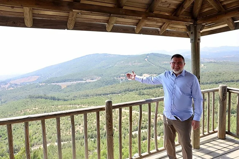 izmirde-orman-seferberligi-ak-partili-saygili-rakamlari-acikladi-130-milyon-327-bin-tohum-toprakla-bulusturuld-1783413336630.jpeg