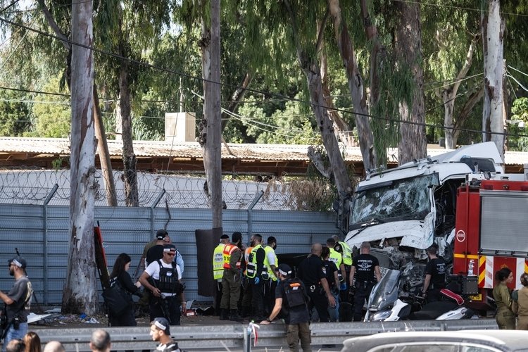 İsrail’de MOSSAD karargahı yakınında saldırı! Çok sayıda yaralı