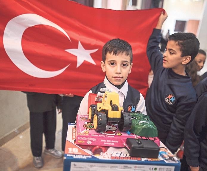Abluka altındaki çocuklardan depremzede yaşıtlarına hediye