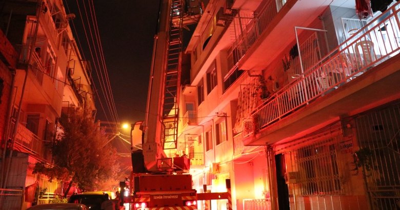 İzmir’de 3 katlı binanın teras katında tüp patladı