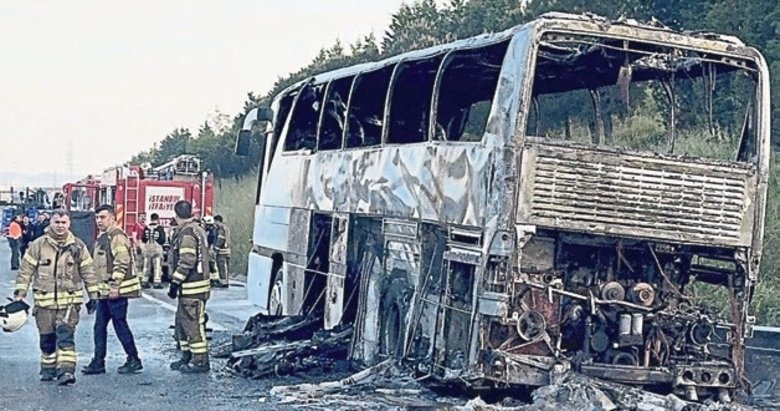 İzmir’den yola çıkan tur otobüsü küle döndü