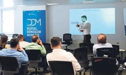 İzmir-Ankara otoyolu geliyor