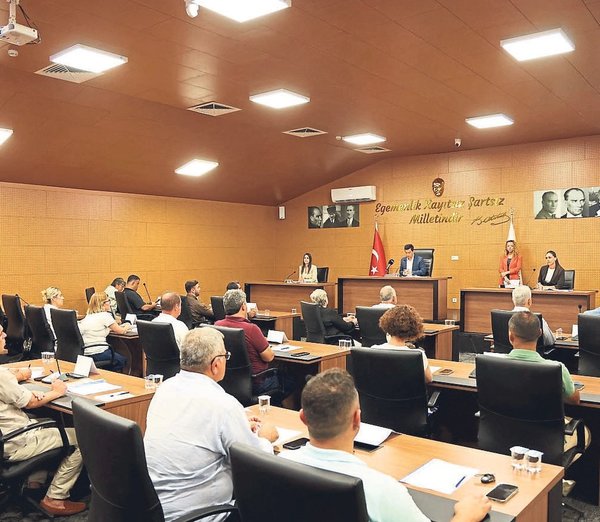 muglada-marmarisin-meclis-salonu-kacak-cikti-1762552643595.jpeg