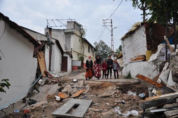 Manisa’da ölüm korkusu! 5 ev tahliye edildi