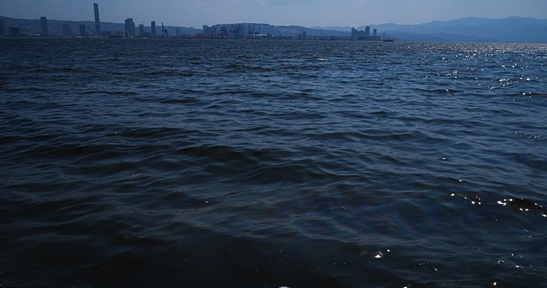 İzmir Körfezi’nde balık tutulmaması konusunda uyarıcı afişler asıldı