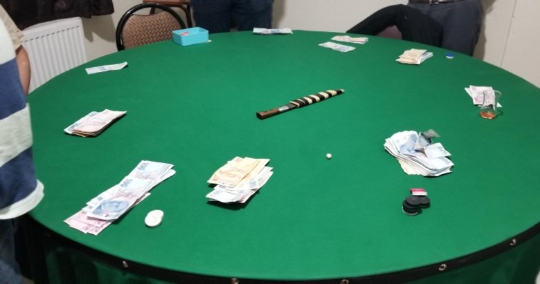 Kütahya’da dernek binasında kumar oynayan 16 kişiye sosyal mesafe cezası