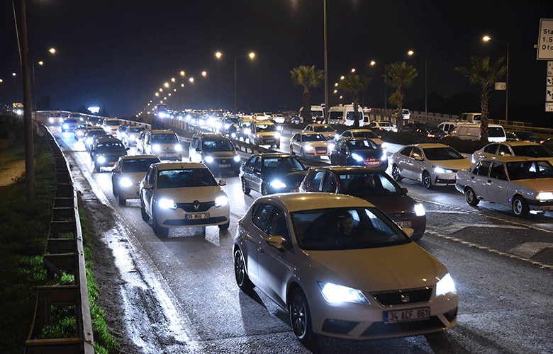 İzmir’in hiç bitmeyen çilesi: Trafik ve ulaşım