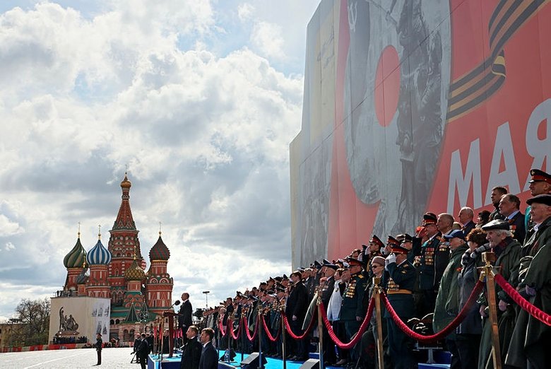 Zafer Günü’nde gövde gösterisi yapan Vladimir Putin dünyaya seslendi