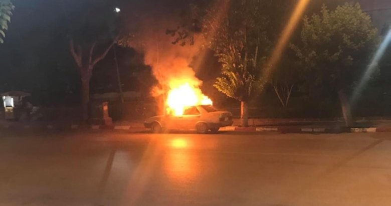 Park halindeki otomobil alev alev yandı! Polis inceleme başlattı