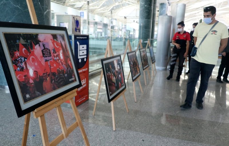Adnan Menderes Havalimanı’nda 15 Temmuz fotoğrafları sergisi açıldı
