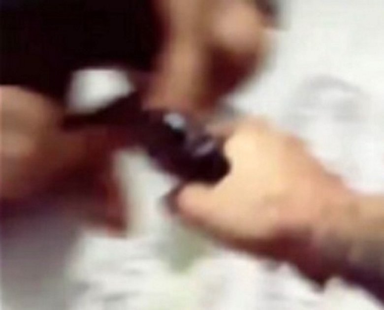 Korkunç anları sosyal medyadan paylaştı! Ayrılma aşamasındaki eşi ve arkadaşını tabancayla vurdu