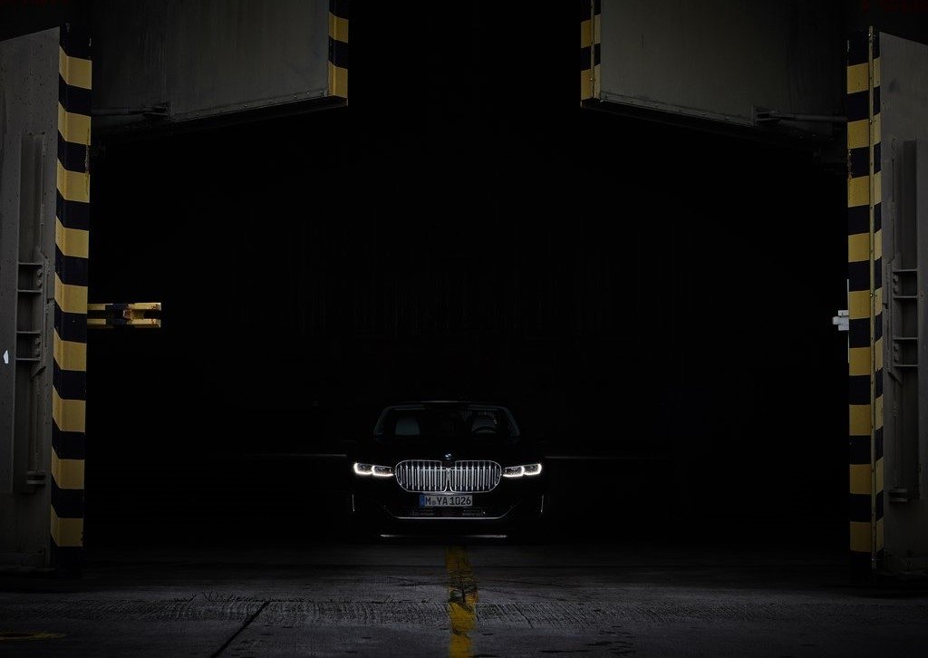 BMW 745L ilk görüntüleri ortaya çıktı! İşte tüm detaylar