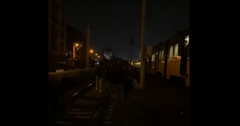 Arıza nedeniyle İZBAN seferlerinde gecikme