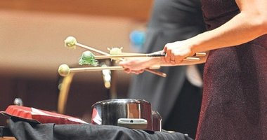 İzmir’de konuk sanatçıdan tavalı performans