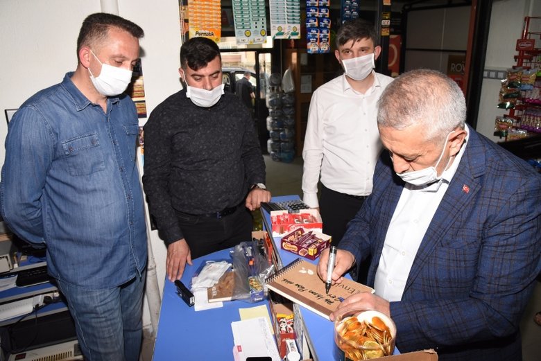 Afyonkarahisar’da bakkallardaki veresiye defterleri satın alınıyor