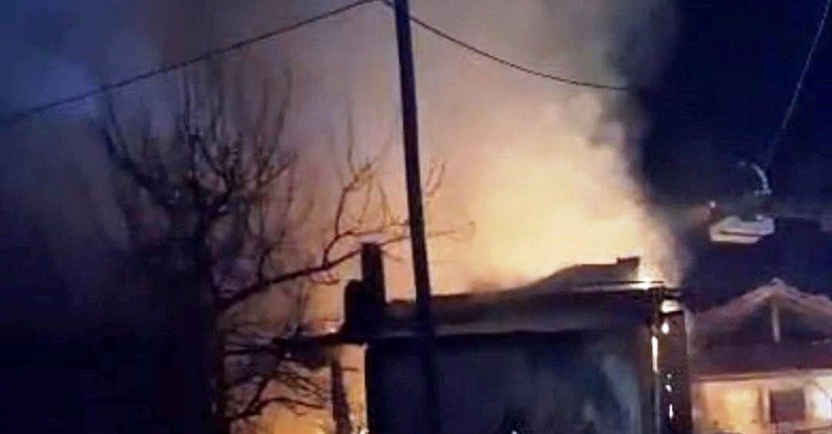 Kütahya Hisarcık'ta yangın faciası! Ev ve samanlık tamamen yandı