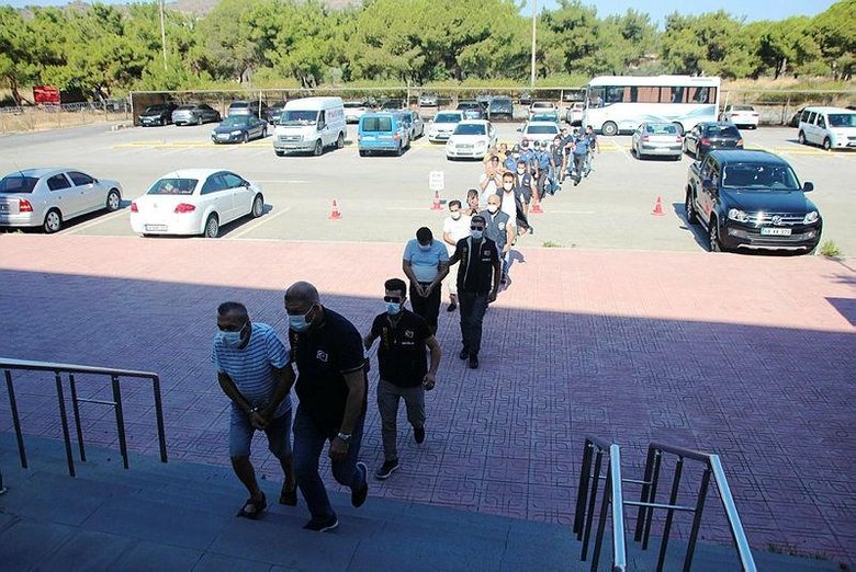 Bodrum’un fuhuş baronu ve adamları yakalandı