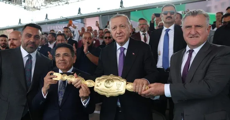 baskan-erdogan-yagli-gures-cumhurbaskanligi-kupasi-finalini-izledi-1790437836625.png