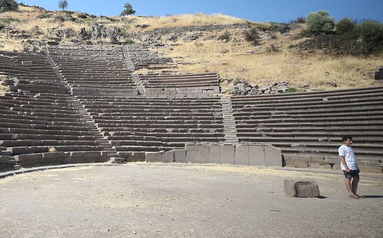 Assos’ta 2 bin 200 yıllık tiyatro restore edilecek