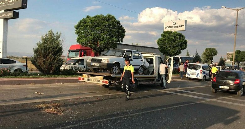 Afyonkarahisar’da 5 aracın karıştığı kazada 4 yaralı