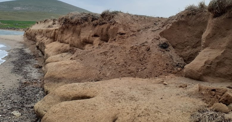 Bozcaada’da 1500 yıllık kiremit mezar ortaya çıktı