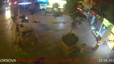 İzmir’de motosikletli kapkaç çetesi çökertildi